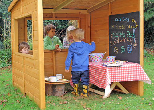 Outdoor role play den