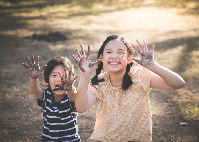 Children with muddy hands